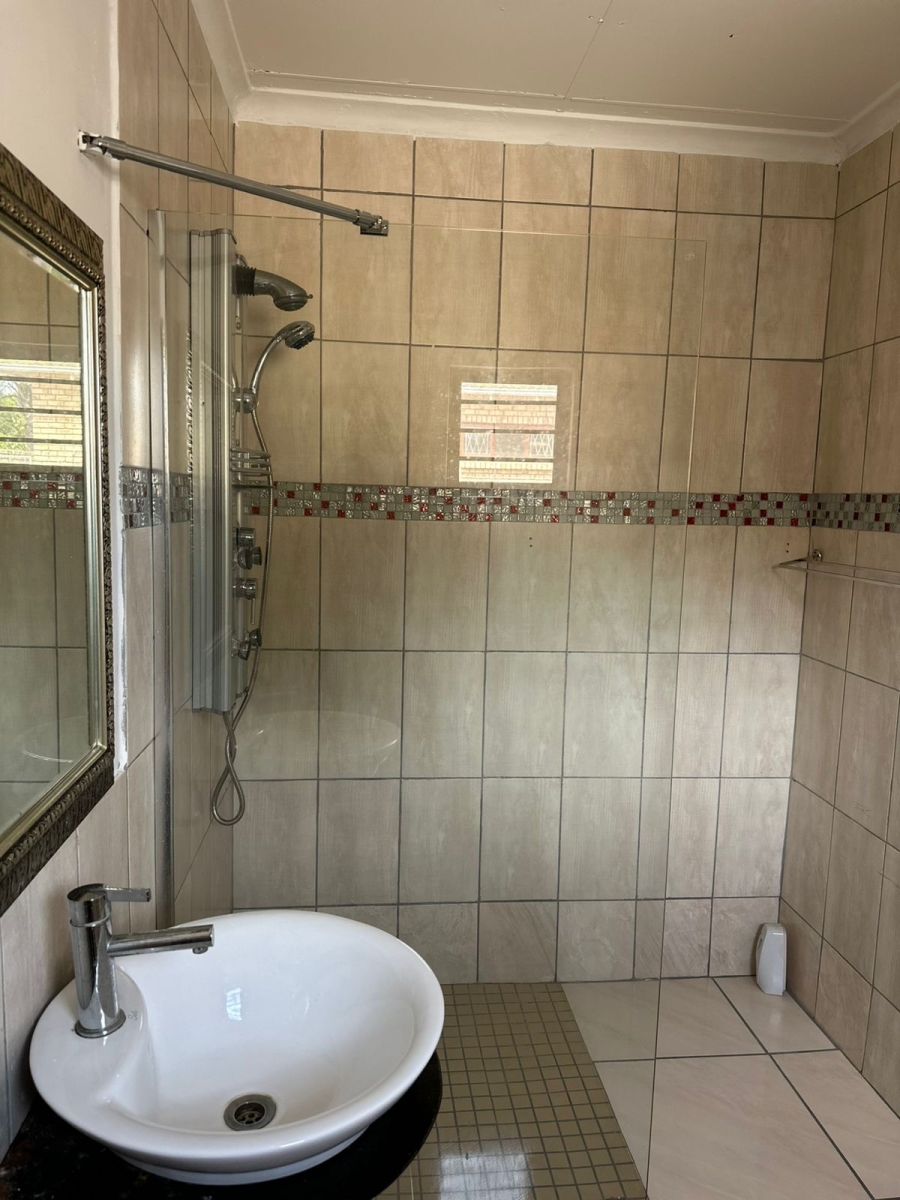 5 Bedroom Property for Sale in Overbaakens Eastern Cape